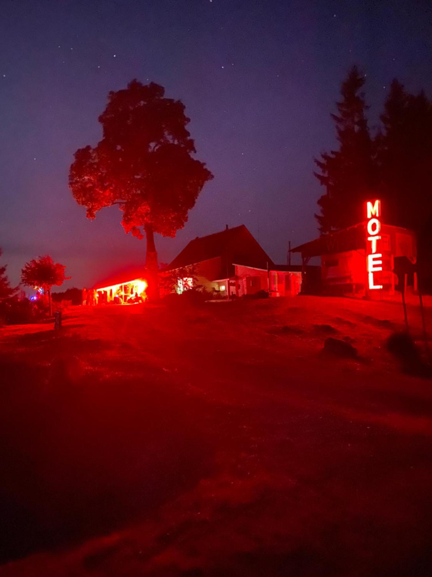 Piekalne Otel Kalniesi Dış mekan fotoğraf